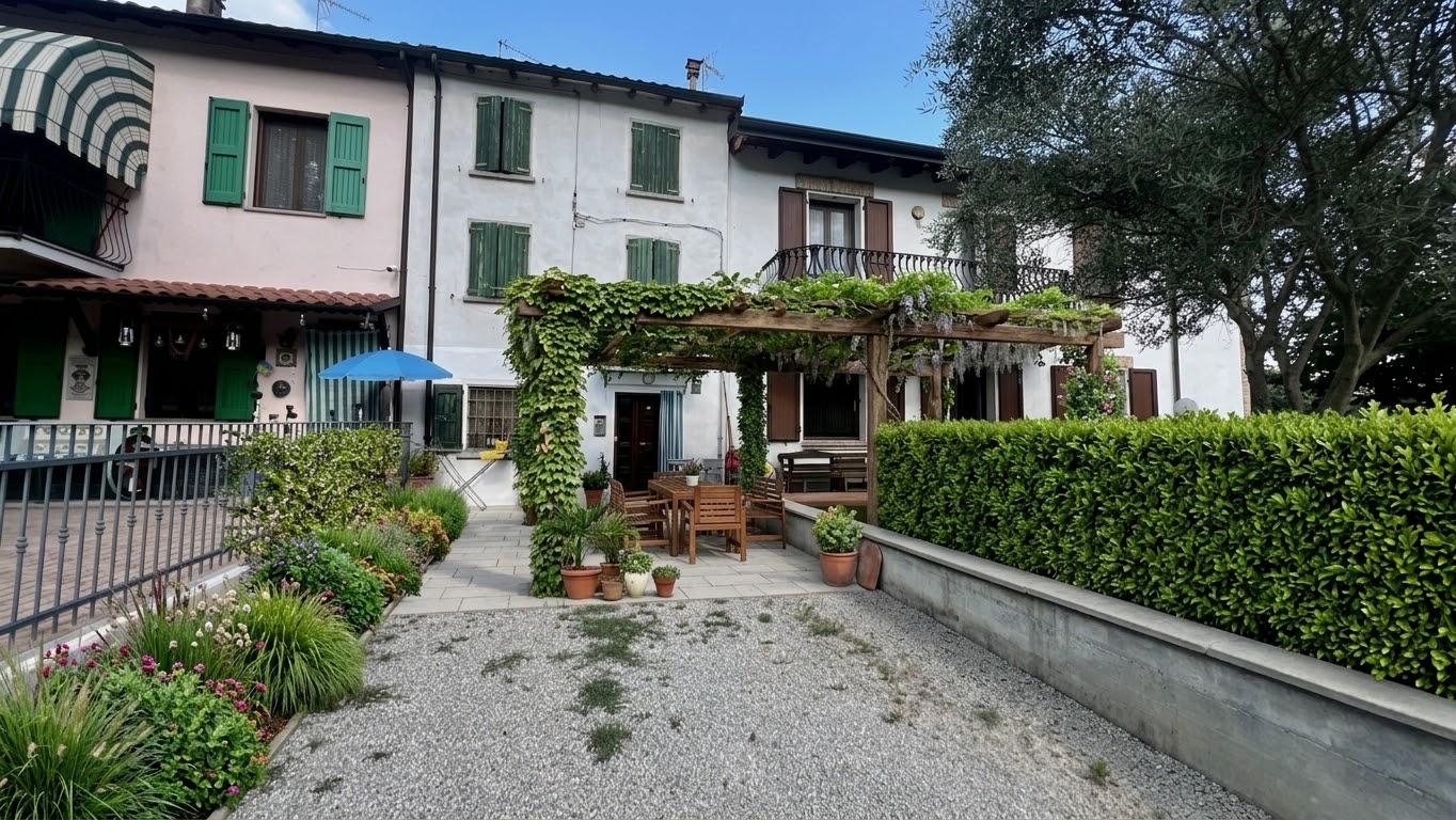 PORZIONE TERRA CIELO INDIPENDENTE CON CORTILE ESCLUSIVO DA RISTRUTTURARE